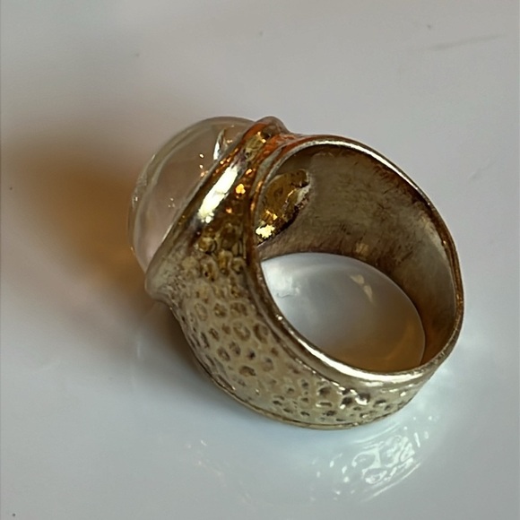 Hammered Goldtone and Clear Stone Ring - Picture 3 of 10